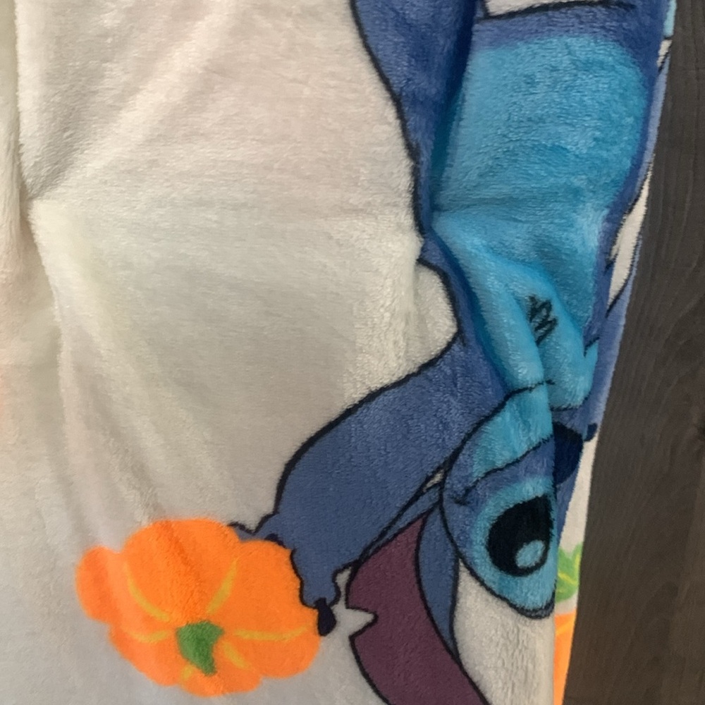 New Disney's Halloween Stitch With Pumpkins Plush 50 x 70 Throw Blanket With Tag - Picture 3 of 6